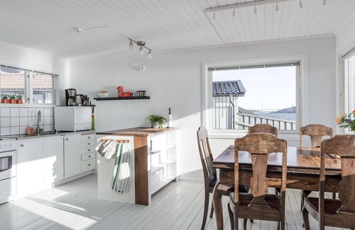 Hoviksnas House | Holiday house with sea views and private beach on Tjörn | SE09009