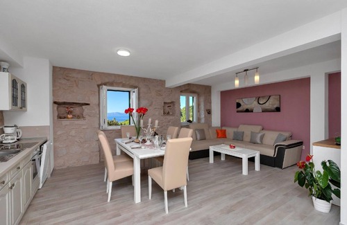 Blato House | Holiday house Živogošće for 1 - 6 persons with 3 bedrooms - Twin house