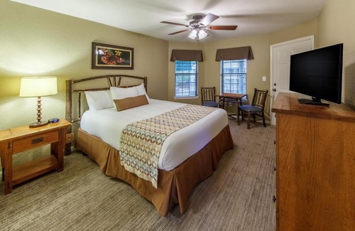 Conroe Hotel | Holiday Inn Club Vacations Piney Shores Resort at Lake Conroe