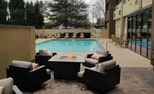 Lakewood Hotel | Holiday Inn Denver Lakewood by IHG