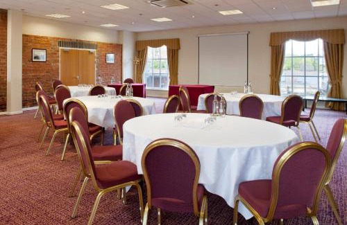 Ellesmere Port Hotel | Holiday Inn Ellesmere Port/Cheshire Oaks by IHG