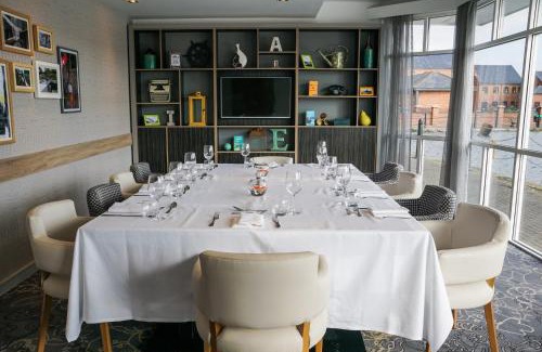 Ellesmere Port Hotel | Holiday Inn Ellesmere Port/Cheshire Oaks by IHG