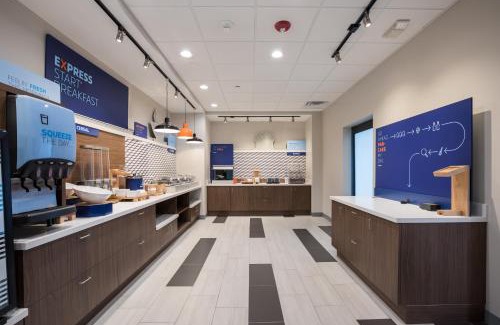 Hoffman Estates Hotel | Holiday Inn Express & Suites Chicago - Hoffman Estates by IHG