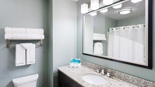 Arlington Heights Resort | Holiday Inn Express and Suites Stroudsburg-Poconos by IHG