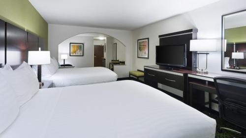 Arlington Heights Resort | Holiday Inn Express and Suites Stroudsburg-Poconos by IHG