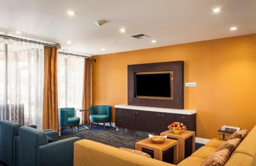Seaside Resort | Holiday Inn Express at Monterey Bay by IHG
