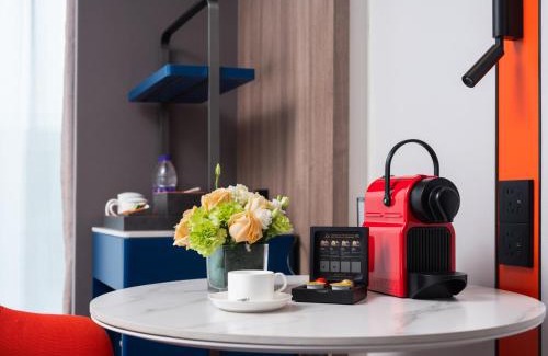 Haidian Hotel | Holiday Inn Express Beijing Zhongguancun Tech Park by IHG l Next to Yuanmingyuan Park & Beijing Sport University l Taxi 10 Minutes to Summer Palace & Peking University & Tsinghua University l 20 Minutes to Badaling Great Wall by High-speed Railway
