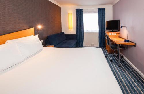 Cribbs Causeway Hotel | Holiday Inn Express Bristol Filton by IHG