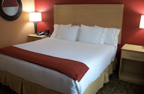 Cortland Hotel | Holiday Inn Express - Cortland by IHG