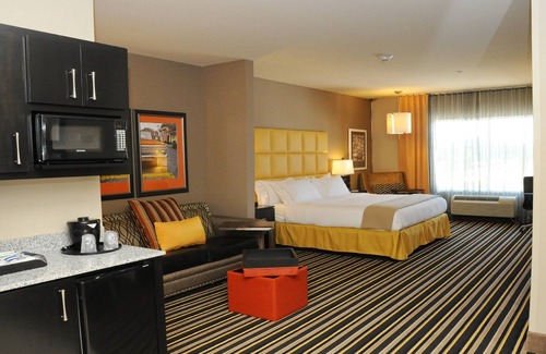 Covington Hotel | Holiday Inn Express Covington-Madisonville by IHG
