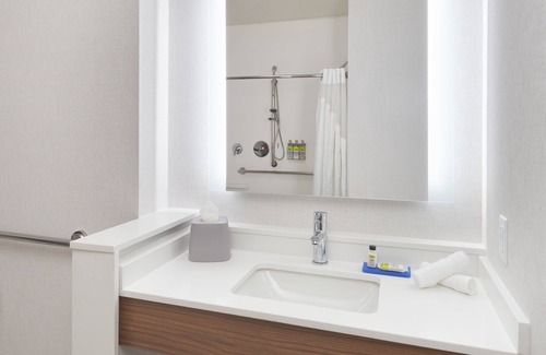 Doral Hotel | Holiday Inn Express Doral Miami by IHG