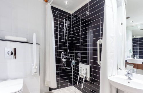 Longcroft Hotel | Holiday Inn Express Edinburgh Airport by IHG