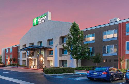 Laguna West-Lakeside Hotel | Holiday Inn Express Elk Grove West I-5 by IHG