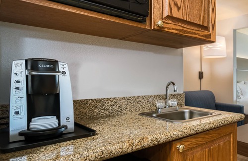 Redwood Hotel | Holiday Inn Express Hotel & Suites Rocky Mount by IHG