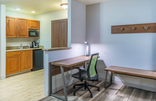 Redwood Hotel | Holiday Inn Express Hotel & Suites Rocky Mount by IHG