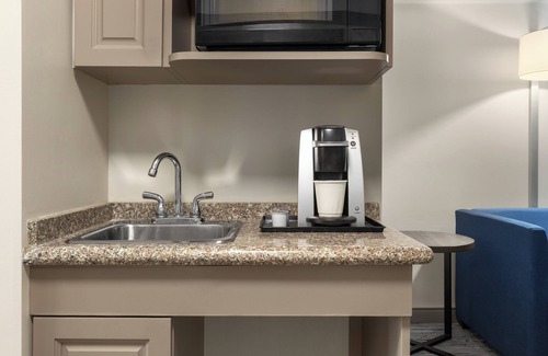 Brockville Hotel | Holiday Inn Express Hotel & Suites Brockville by IHG