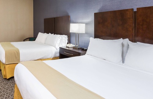 Westampton Hotel | Holiday Inn Express Hotel & Suites Mt. Holly by IHG