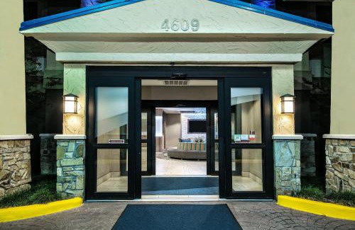 Fort Worth Hotel | Holiday Inn Express Hotel and Suites Fort Worth/I-20
