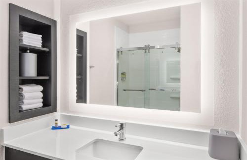 Greenville - Spartanburg Hotel | Holiday Inn Express Hotel & Suites Greenville-I-85 & Woodruff Road by IHG