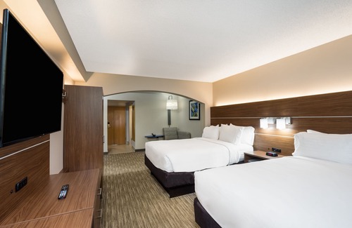 Jeffersontown Hotel | Holiday Inn Express Hotel & Suites Louisville East by IHG