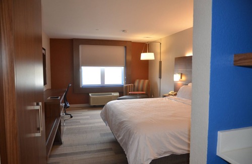 Rochester Hotel | Holiday Inn Express Hotel & Suites Rochester by IHG