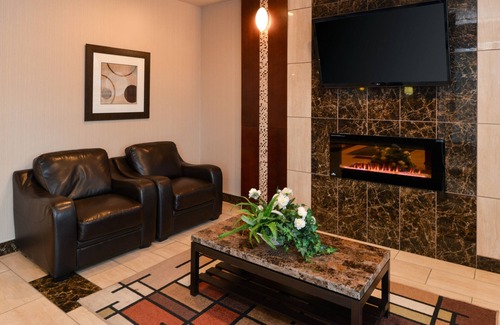 Northeast Edmonton Hotel | Holiday Inn Express Hotel & Suites Edmonton North by IHG