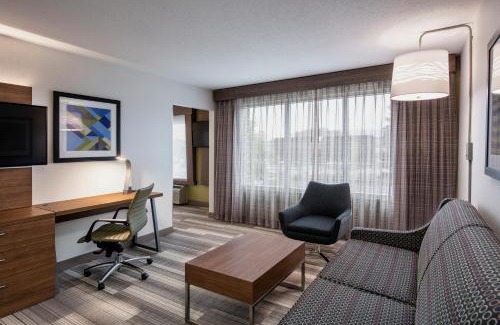 Saskatoon Downtown Hotel | Holiday Inn Express Hotel & Suites Saskatoon by IHG