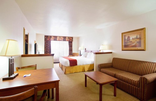 Mattoon Hotel | Holiday Inn Express Hotel & Suites Mattoon by IHG