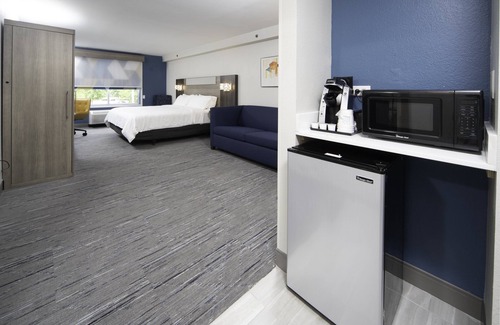 Suwanee Hotel | Holiday Inn Express Hotel & Suites Atlanta Johns Creek by IHG
