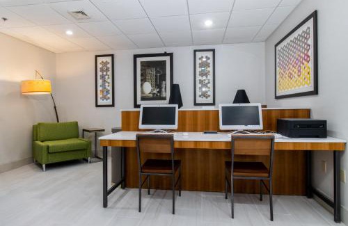 Swansea Hotel | Holiday Inn Express Hotel & Suites Swansea by IHG