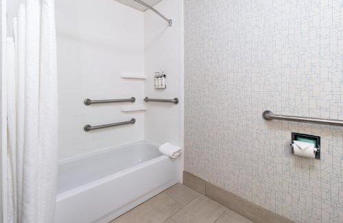 Swansea Hotel | Holiday Inn Express Hotel & Suites Swansea by IHG