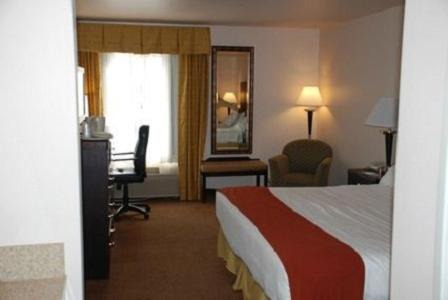 Fenton Hotel | Holiday Inn Express Hotel & Suites Fenton/I-44 by IHG
