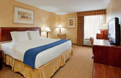Fenton Hotel | Holiday Inn Express Hotel & Suites Fenton/I-44 by IHG