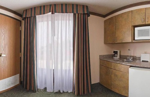 Cleveland Hotel | Holiday Inn Express Hotel & Suites Cleveland by IHG