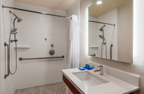 Oroville Hotel | Holiday Inn Express Hotel & Suites Oroville Southwest by IHG
