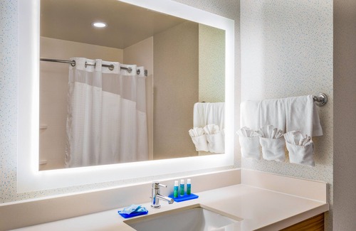 Oroville Hotel | Holiday Inn Express Hotel & Suites Oroville Lake by IHG