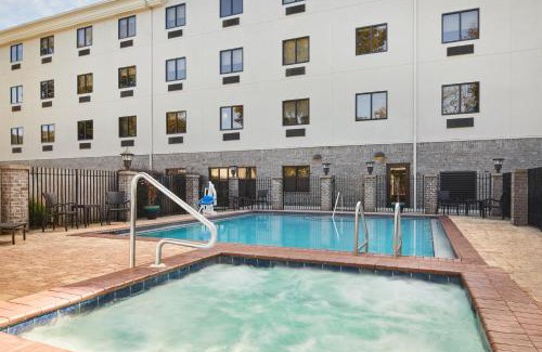 West Pensacola Hotel | Holiday Inn Express Hotel & Suites Pensacola-West Navy Base by IHG