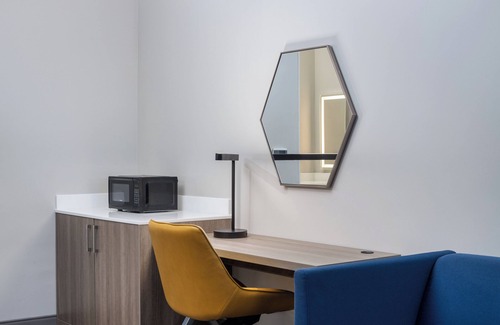 Hayden Island Hotel | Holiday Inn Express Hotel & Suites Portland-Jantzen Beach by IHG
