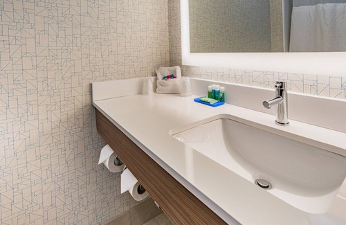 Swansea Hotel | Holiday Inn Express Hotel & Suites Swansea by IHG