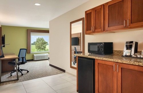 Searcy Hotel | Holiday Inn Express Inn & Suites Searcy by IHG