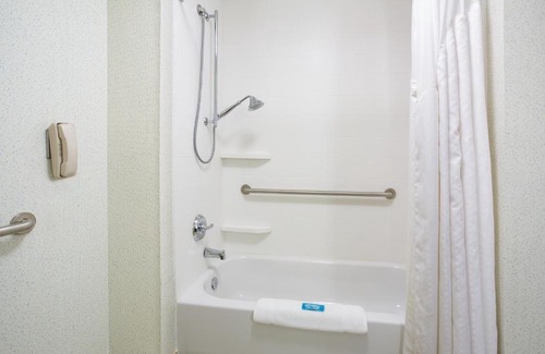 I-435 West KC-KS Hotel | Holiday Inn Express Kansas City - at the Legends! by IHG