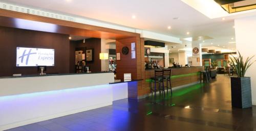George Green Hotel | Holiday Inn Express London Heathrow T5 by IHG