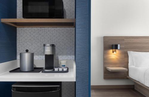 Saint-Laurent Hotel | Holiday Inn Express Montreal Airport - St-Laurent by IHG