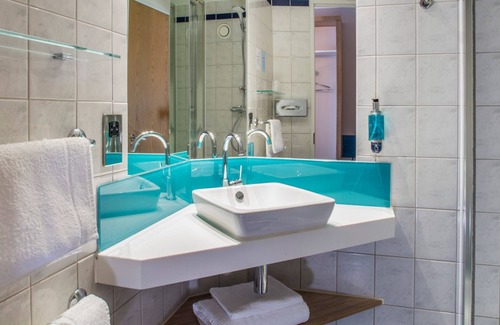 Cuddesdon Hotel | Holiday Inn Express Oxford-Kassam Stadium by IHG