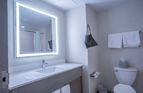 Pembroke Hotel | Holiday Inn Express Pembroke by IHG