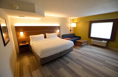Bridgeville Hotel | Holiday Inn Express Pittsburgh-Bridgeville by IHG