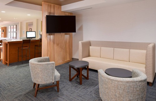 Mineralwells Hotel | Holiday Inn Express & Suites Parkersburg-Mineral Wells by IHG