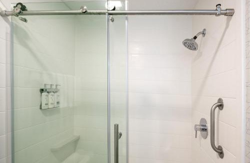 St. Charles Hotel | Holiday Inn Express & Suites Chicago West - St Charles by IHG