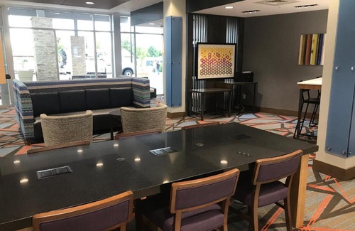 Simpsonville Hotel | Holiday Inn Express & Suites Greenville SE - Simpsonville by IHG