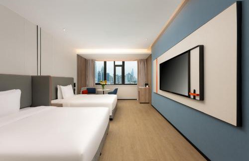 Shanghai Hotel | Holiday Inn Express Shanghai Jing'an Temple by IHG